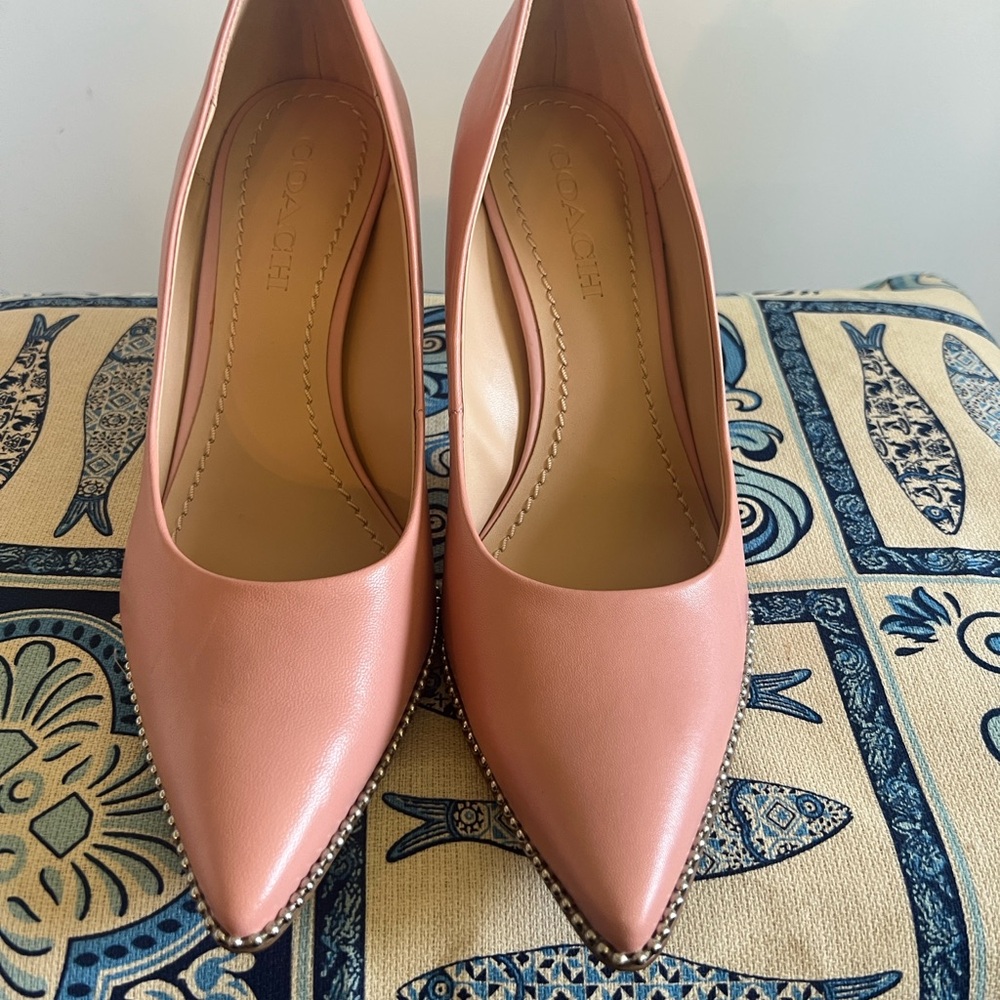 Coach Pink Classic Heels Elegant Design